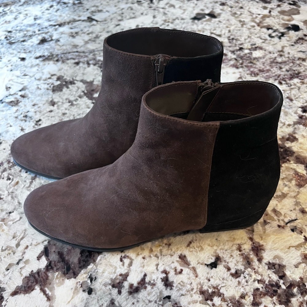 Vaneli two toned suede booties size 8.5